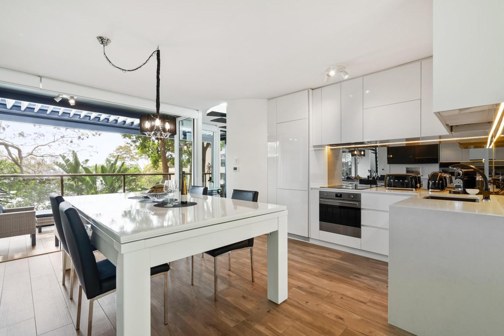 Bellevue Escape - Stylish Bellevue Hill Apartment